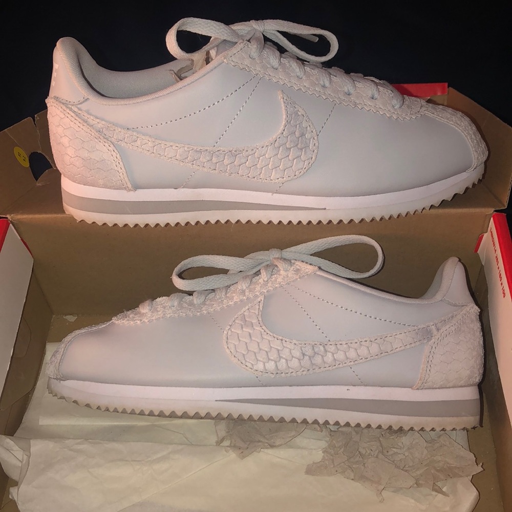 BABY BLUE SNAKEPRINT NIKE CORTEZ!